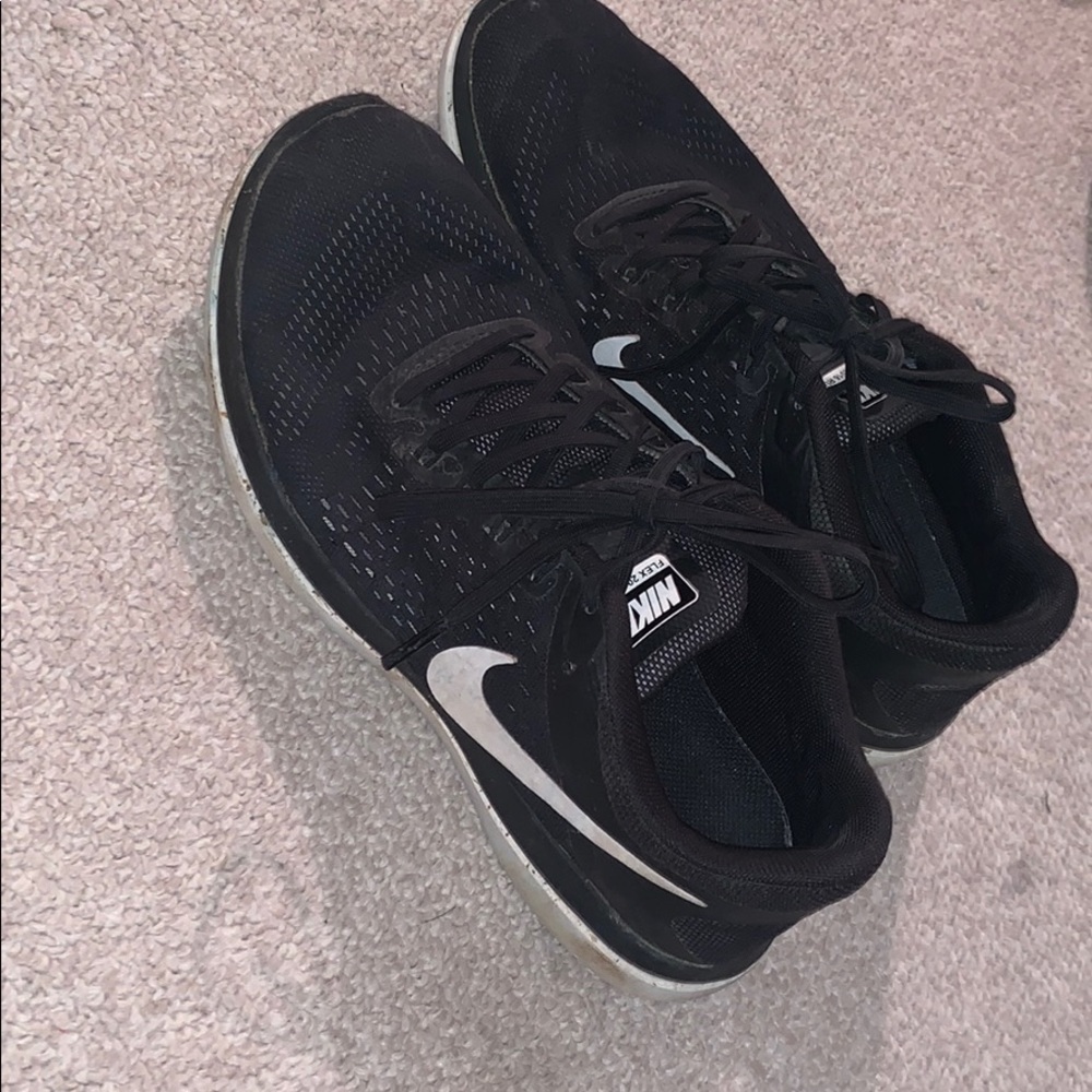 black nike sneakers